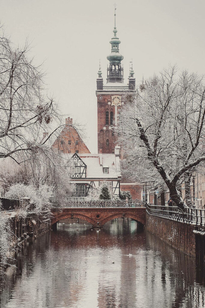 Eglise Sw Katarzyny à Gdansk en hiver - Photo de Aneta Pawska - Licence ccbysa 4.0