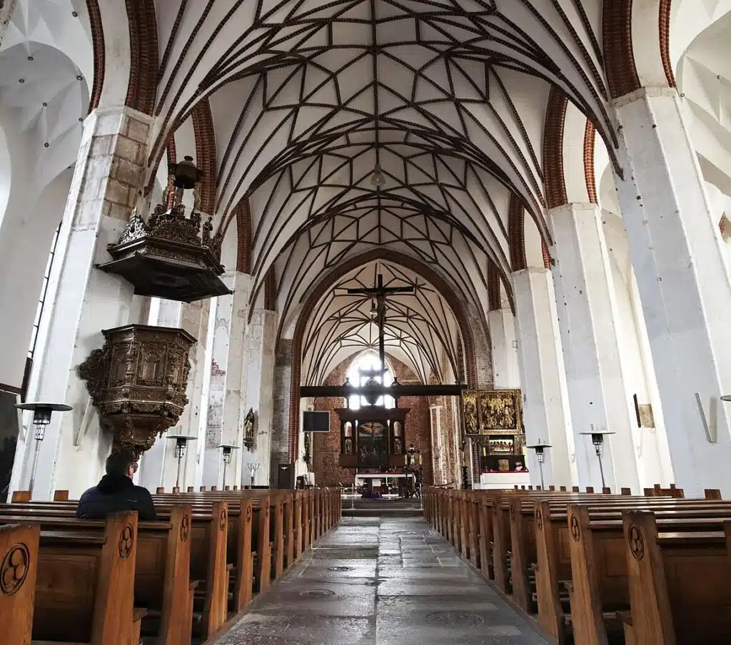 Intérieur de l'église Sw Katarzyny à Gdansk - Photo de Giam - Licence ccbysa 2.0