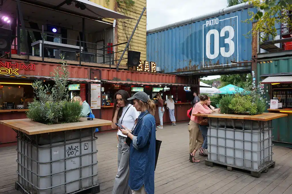 Dans le food hall 100cznia à Gdansk.