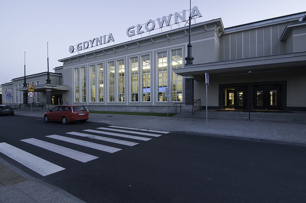 Gare centrale de Gdynia (Dworzec Glowny) - Photo de Betonowe - Licence ccbysa 3.0 PL