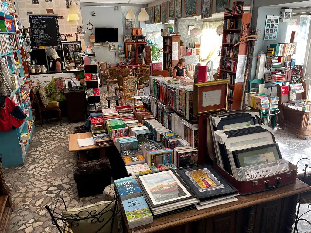 Dans le café-librairie Vademecum de Gdynia.