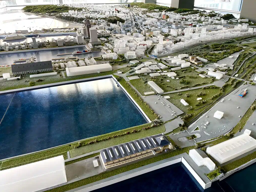 Maquette du port et de la ville au Gdynia InfoBox, centre d'informations sur le patrimoine moderniste de la cité.