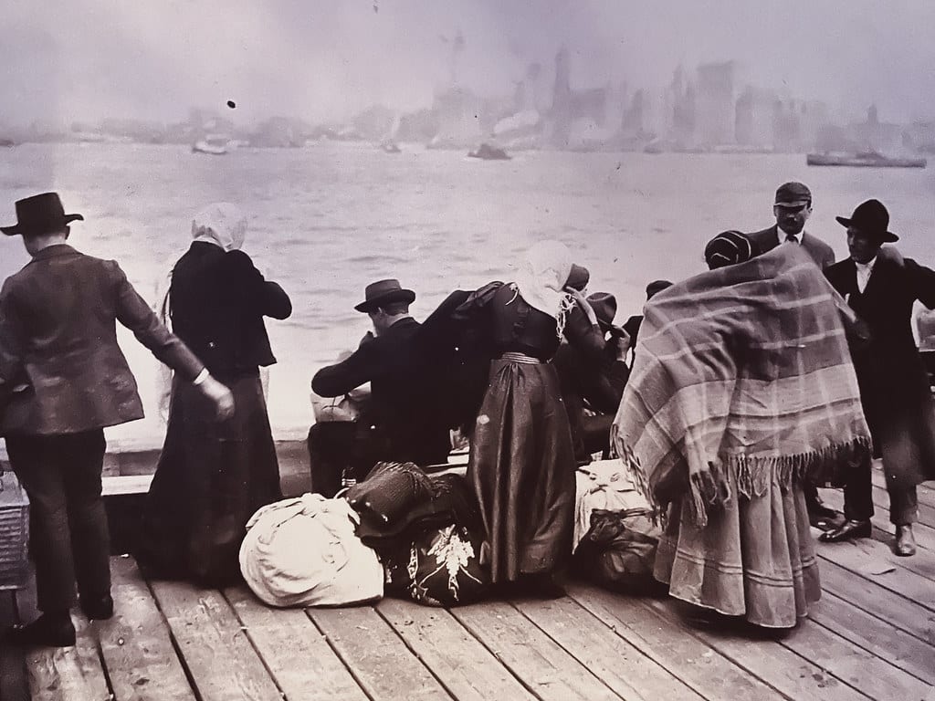 Sur l'Ile d'Ellis Island à New York. Dans le Musée de l'émigration de Gdynia.