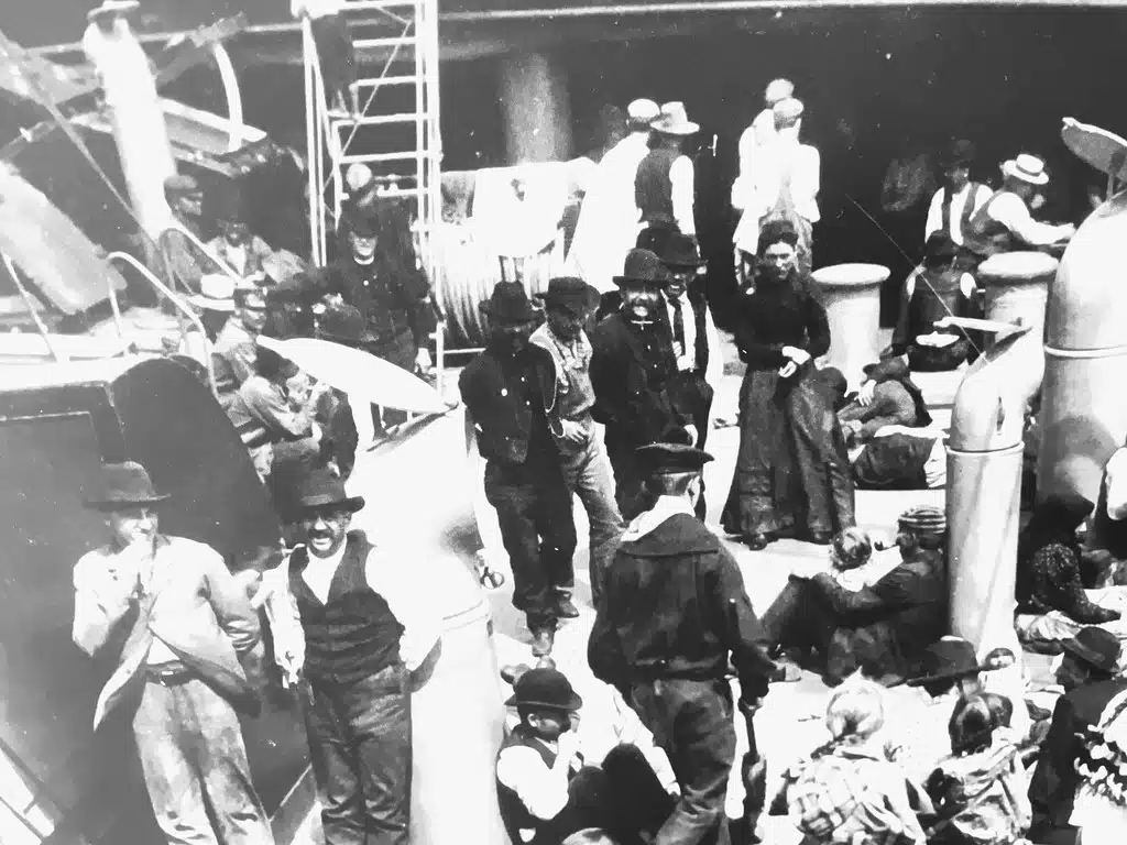 Sur le pont d'un paquebot transatlantique vers 1900 dans le Musée d'émigration de Gdynia.
