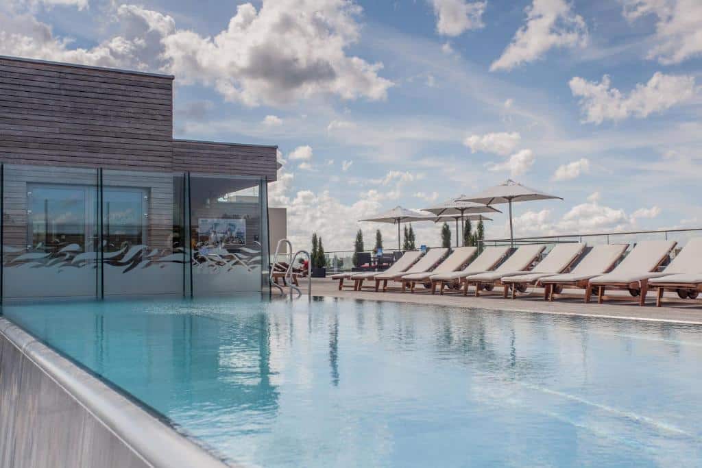 Piscine de l'Hotel Sopot Marriot Spa.
