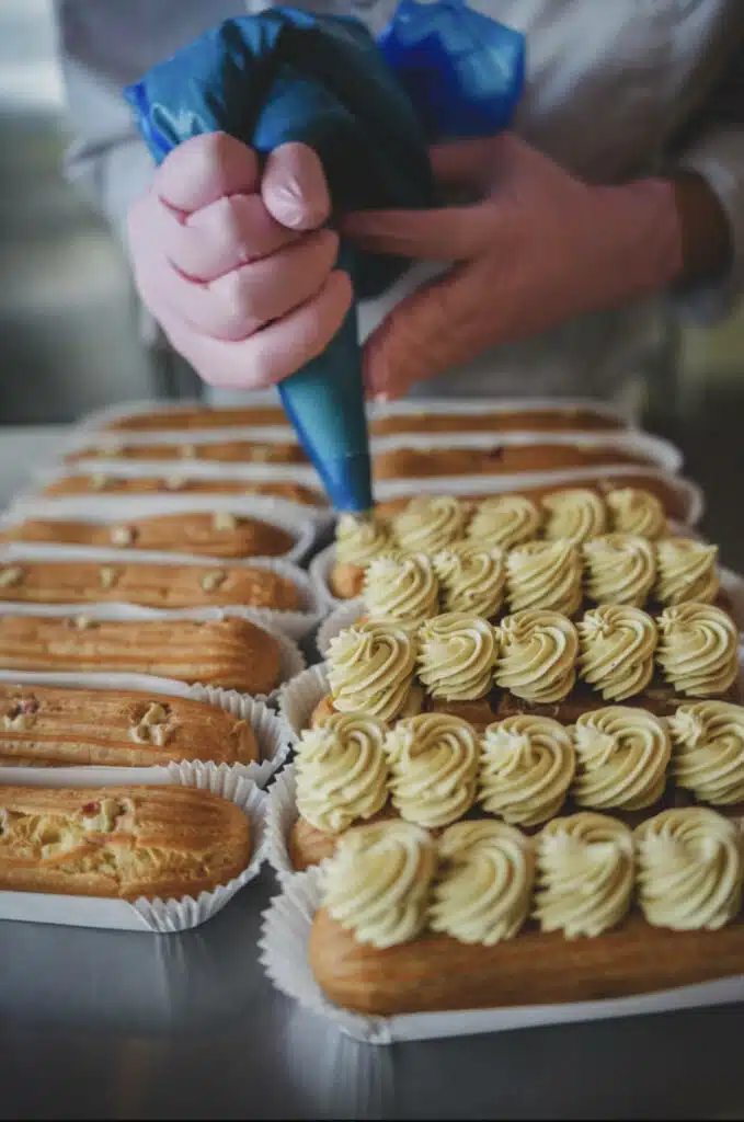 Dans la patisserie Eklerownia à Gdansk.