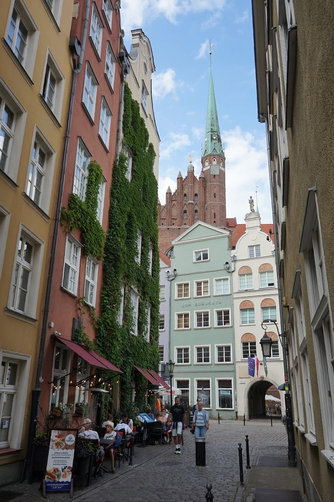 Rue reconstruite dans la vieille ville de Gdansk.