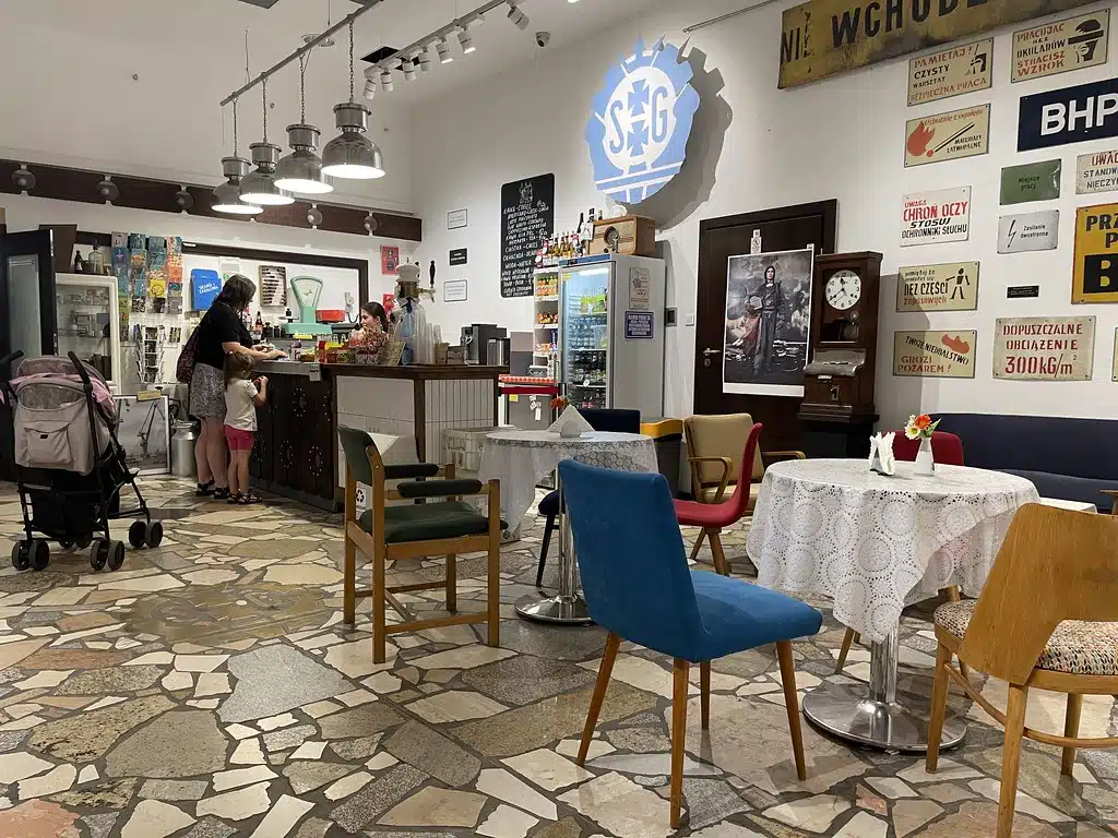 Café boutique de la Salle BHP de Solidarnosc.