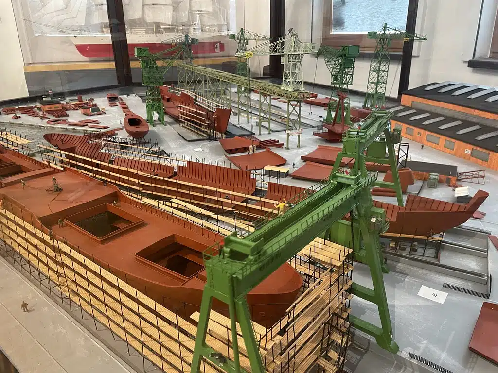 Maquette des chantiers navals de Gdansk dans la Grande Salle BHP de Solidarnosc.