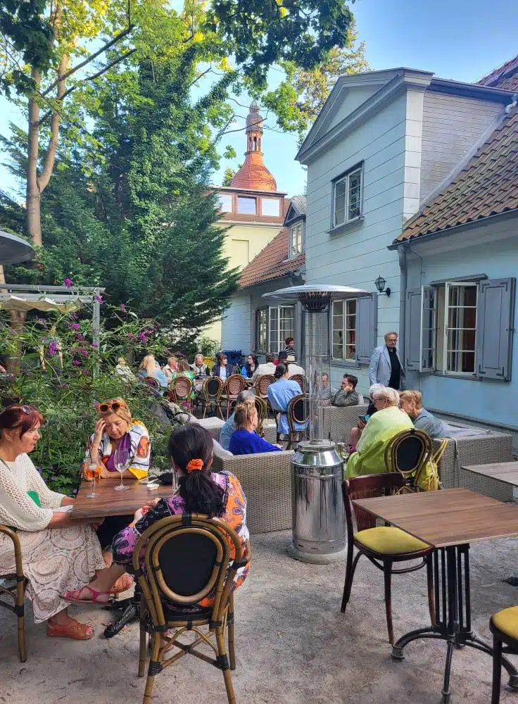 Dans le café Dworek à Sopot.