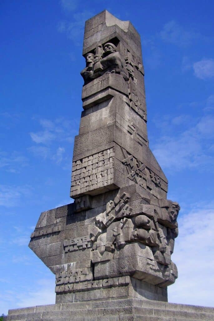 Obélisque à la mémoire des défenseurs de Westerplatte et du littoral de la Baltique à Gdansk - Photo de Wisniowy - Licence c0