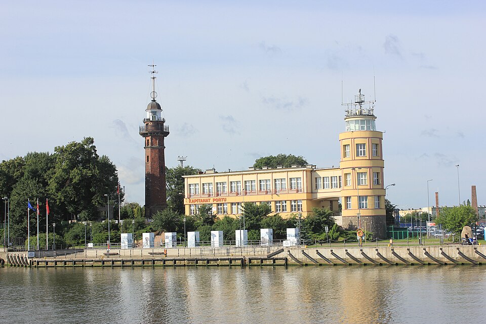 Phare et capitanerie dans le quartier de Nowy Port à Gdansk - Photo d'Andrzej-Otrebski - Licence ccbysa 4.0