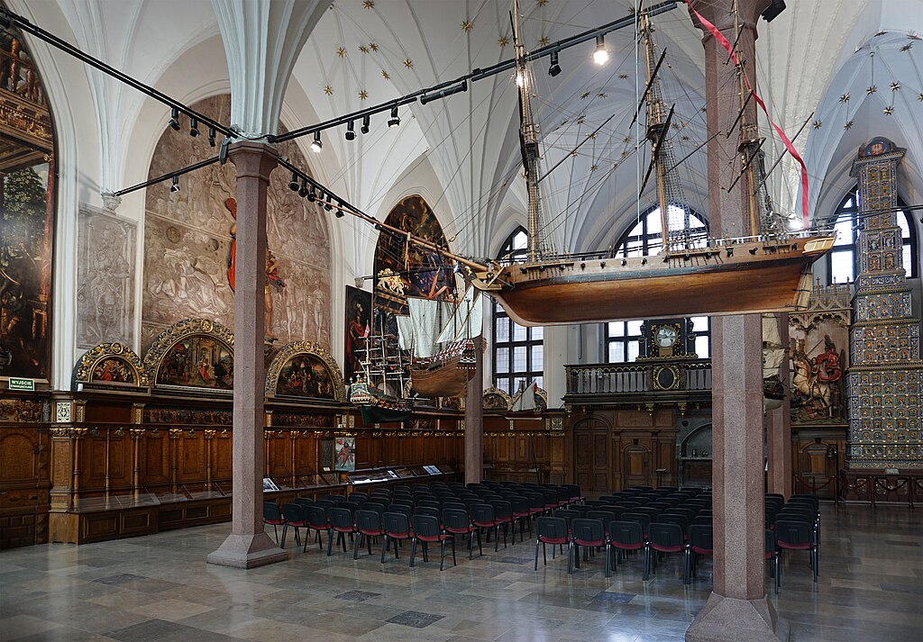 Intérieur de la Cour d'Artus dans la Vieille Ville de Gdansk - Photo de Gyddanyzc - Licence c0