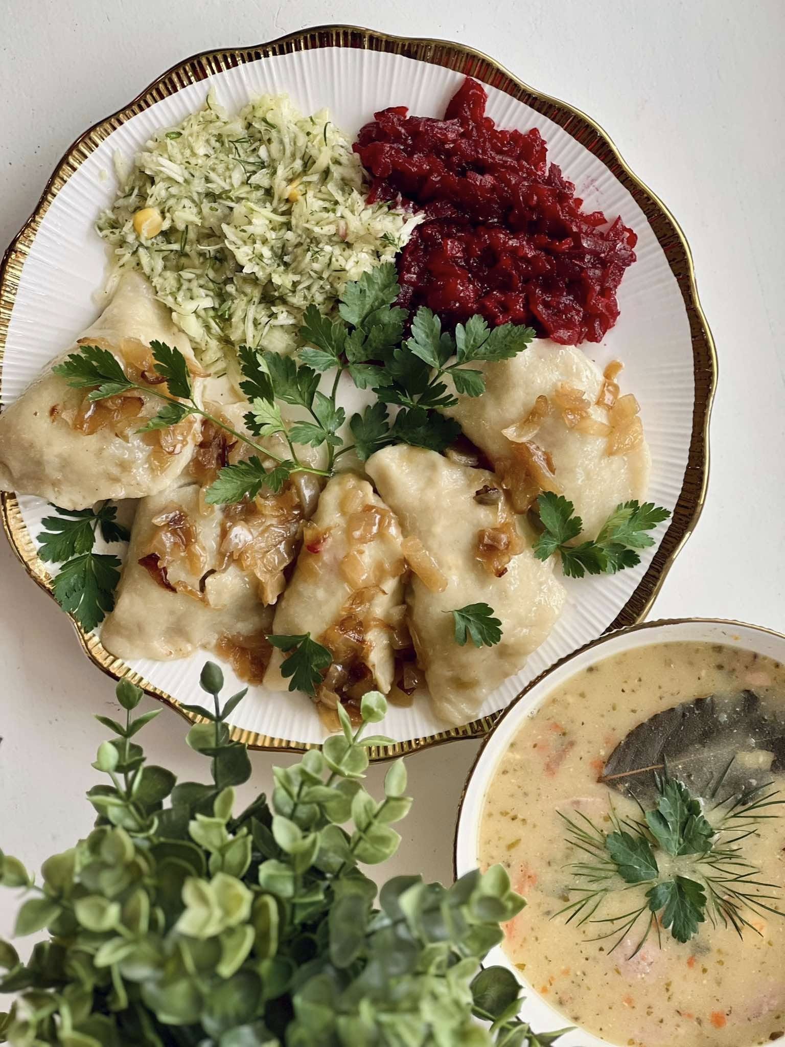 Pierogi + surowka dans le bar à lait Gdanska Stolowka à Gdansk.
