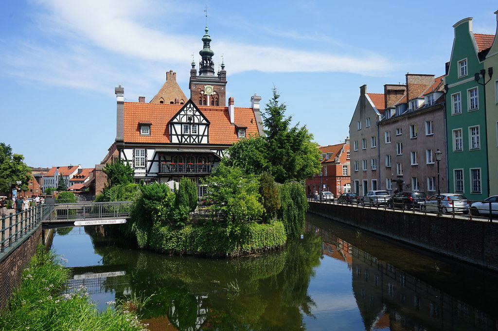 Restaurant Dwor Mlynarzy sur un îlot du centre historique de Gdansk.