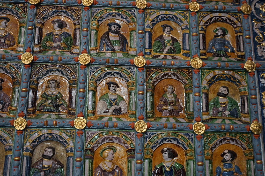 Sur la plus grande poele de faience du monde (apparemment) dans la Cour d'Artus à Gdansk.
