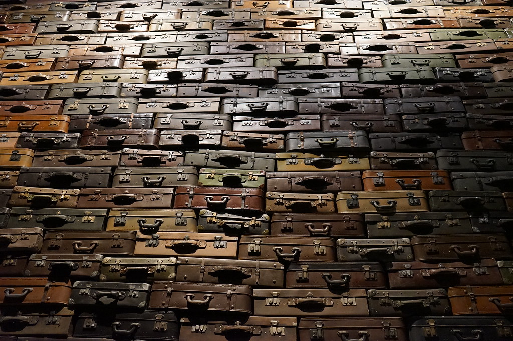 Murs de valises dans le Musée de la seconde guerre mondiale à Gdansk.