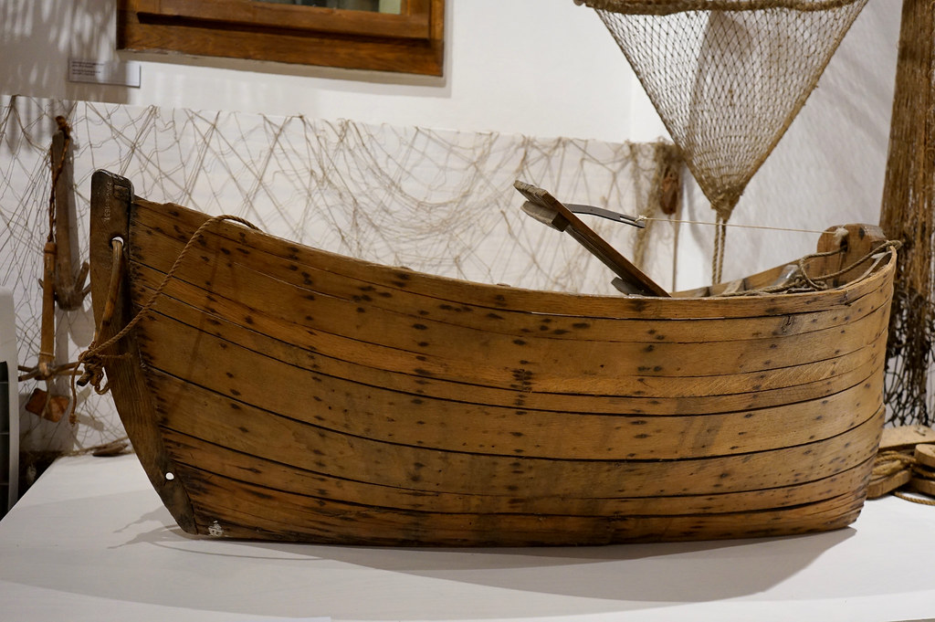 caisses-viviers de Cachoubie (1930) pour retenir les poissons vivants appelées sadze au Musée d'ethnographie de Gdansk.