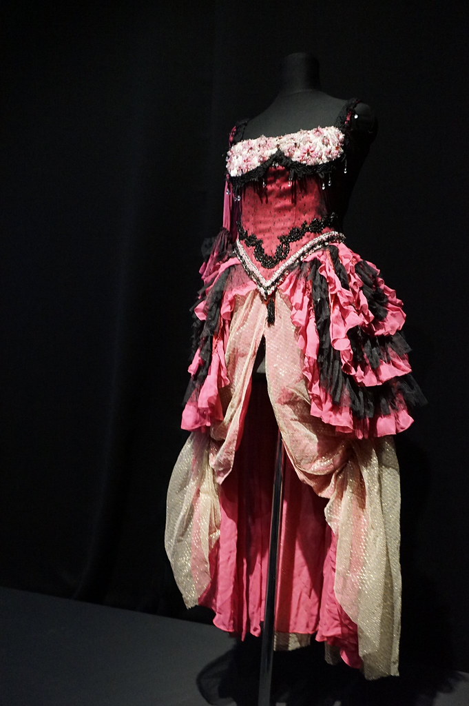 Exposition dédiée aux costumes de Zofia de Ines et à ses "perversions" dans le Musée d'art contemporain d'Oliwa /musée national de Gdansk.