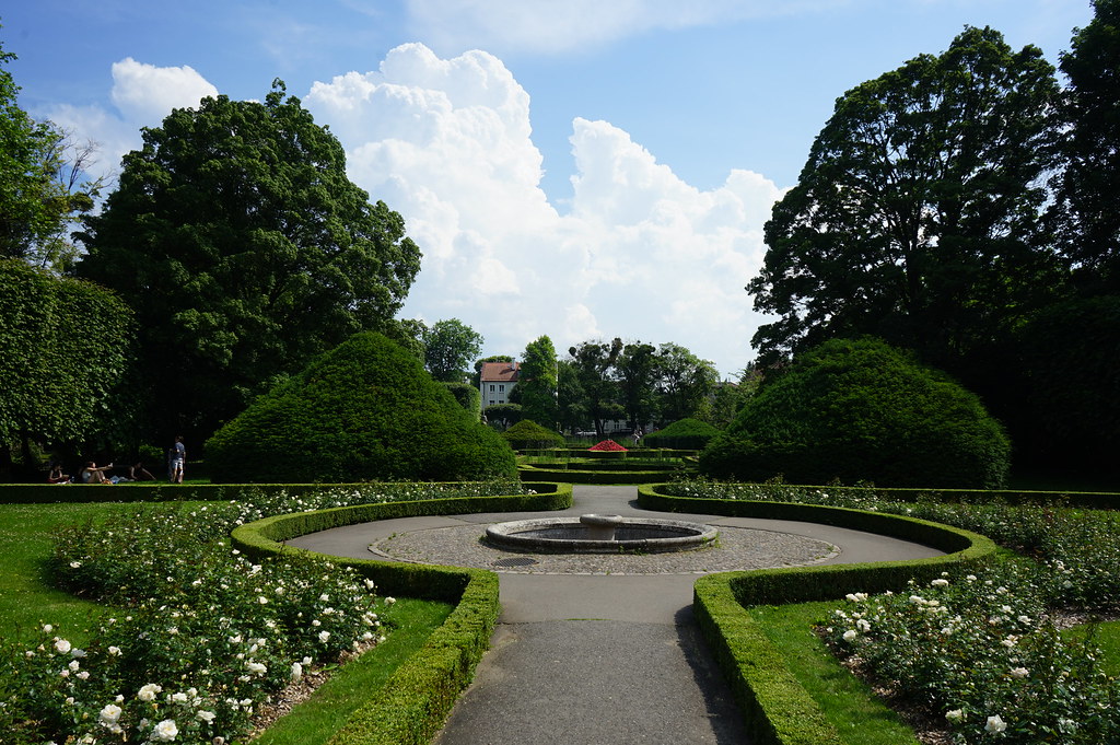 Dans le jardin à la française du parc d'Oliwa à Gdansk.