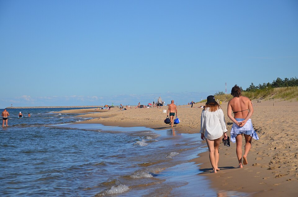Promenade sur la plage de Stogi à Gdansk - Licence ccbysa 4.0