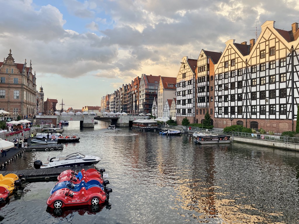 Vue sur l'île des greniers (Wyspa Spichrzow) à Gdansk.