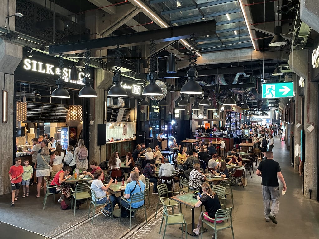 Food-hall Montownia dans le quartier de la Stocznia de Gdansk.