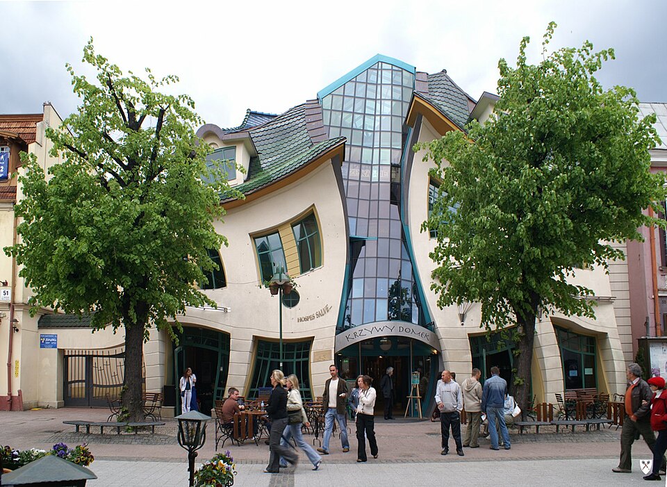 "Maison tordue" sur la promenade principale de Sopot. Photo de Topory - Licence ccbysa 3.0.
