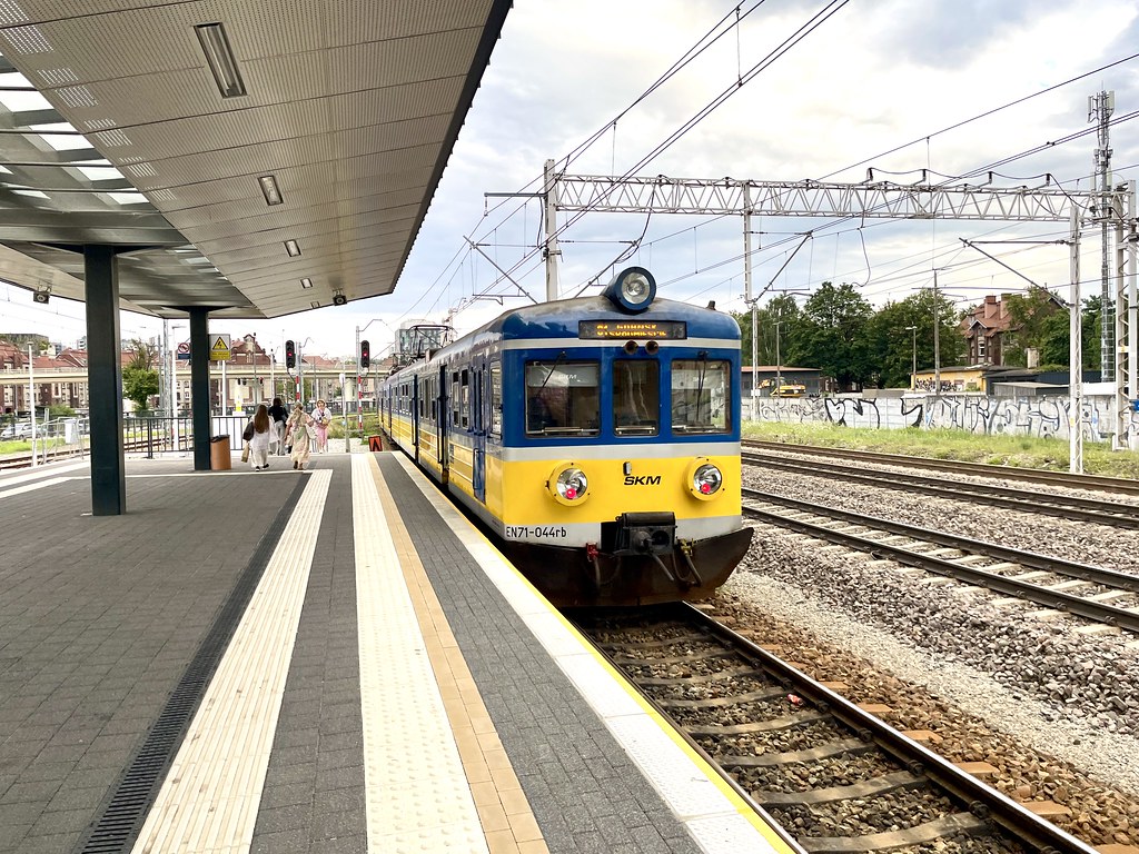Train urbain SKM reliant les villes de la Tricité : Gdansk, Sopot, Gdynia.