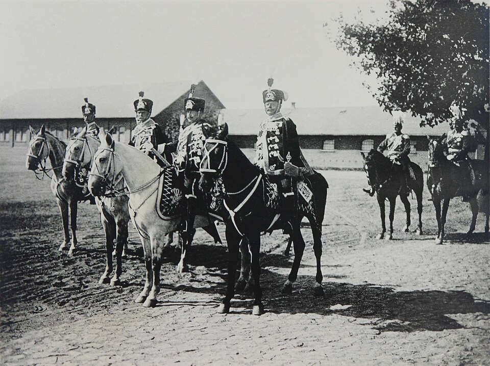 Guillaume II et ses hussards de la mort à la garnizon de Wrzeszcz en 1901.