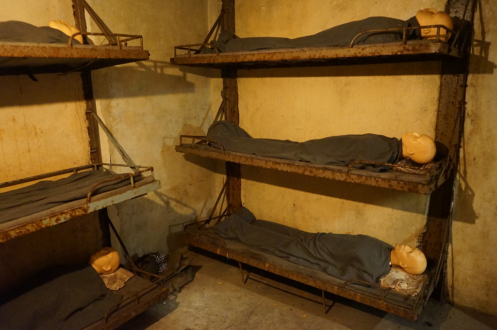 A l'intérieur d'un bunker dans une fortification militaire à Hel.