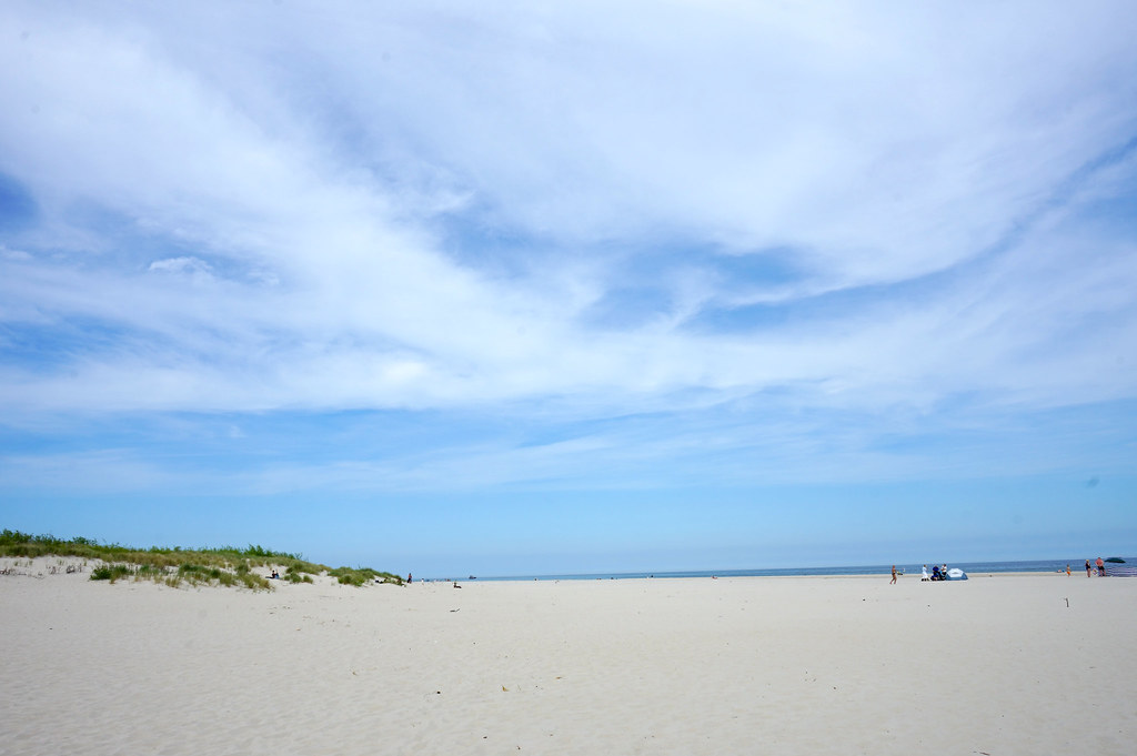 Large et interminable plage de Cypel de Hel.