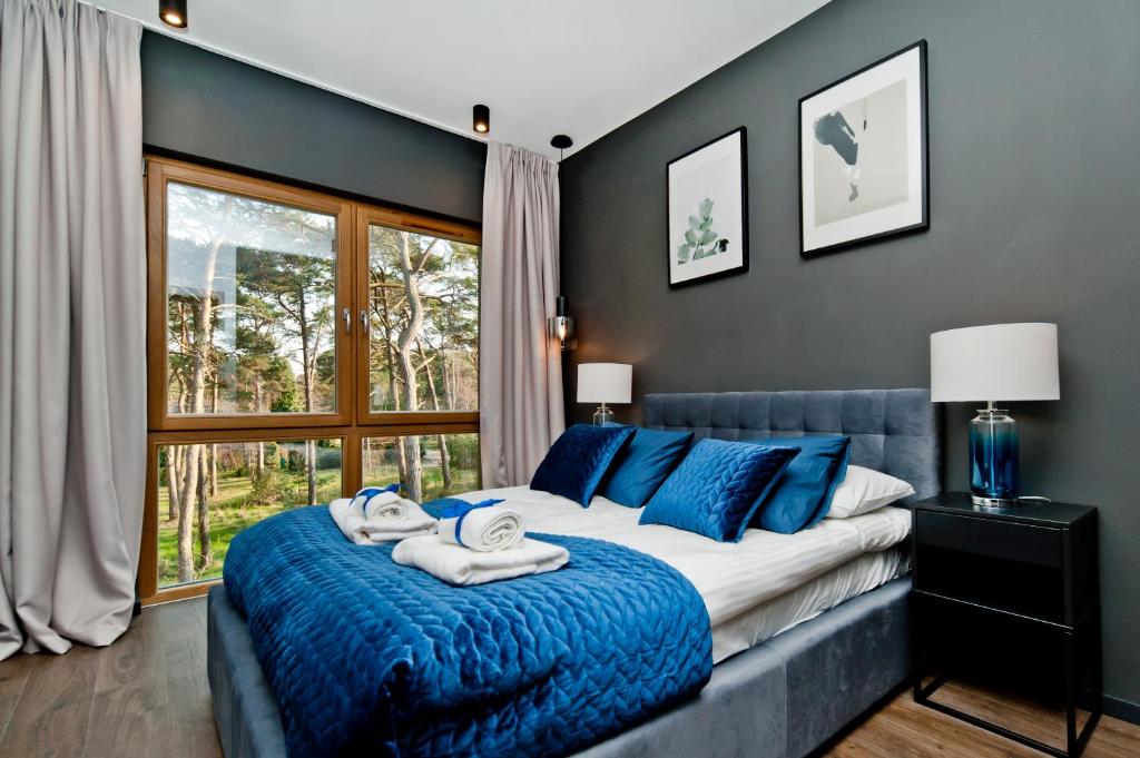 Chambre de l'appartement BlueApart à Jurata.