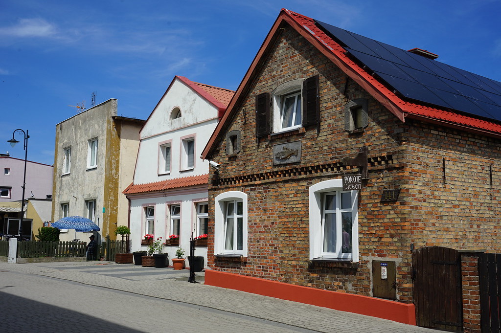 Sur la Wiejska, rue principale du village de Hel.