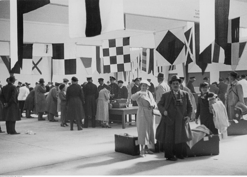 Embarcadère passager dans le port de Gdynia - Photo d'Henryk Poddebski.