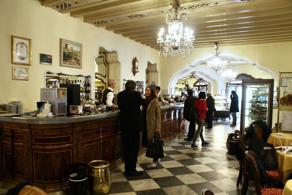 A l'intérieur du café patisserie Mangini à Gênes.