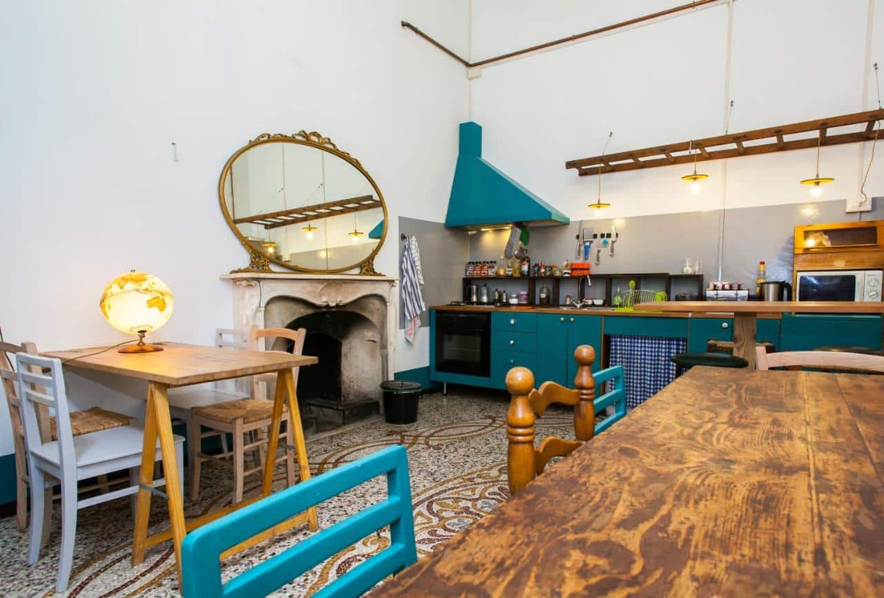 Cuisine de l'auberge de jeunesse Ostellin Genova Hostel à Gênes.