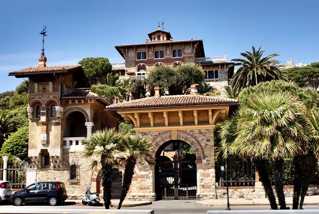 Superbe résidence art nouveau en direction du quartier de Boccadasse à Gênes.