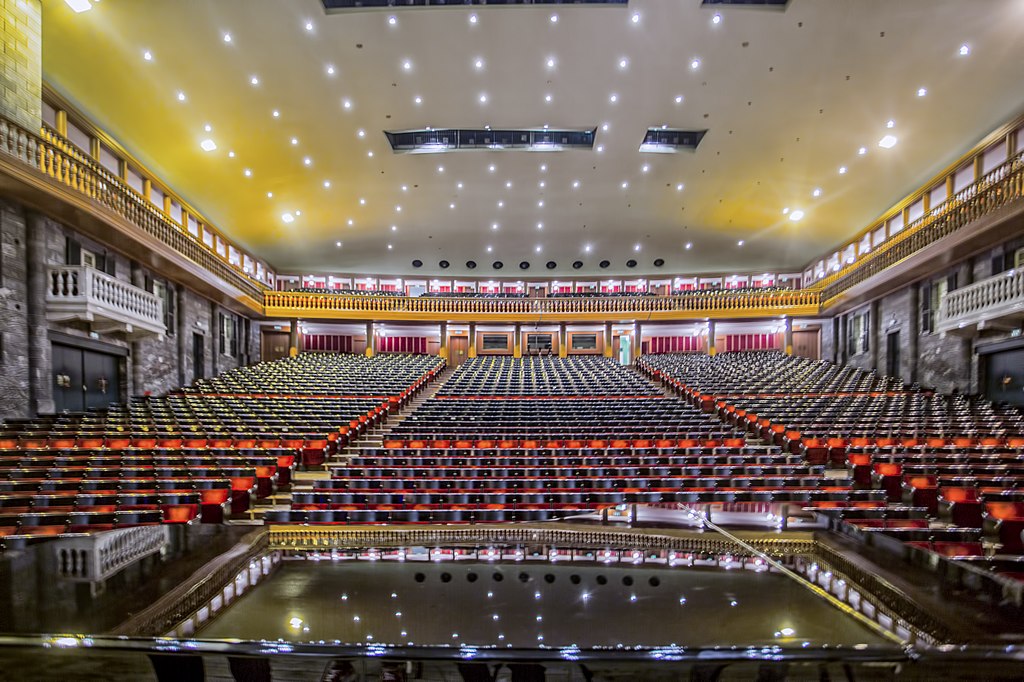 Sortir à Gênes : A l'intérieur du Teatro Carlo Felice à Gênes. Photo de ALPIGURU69