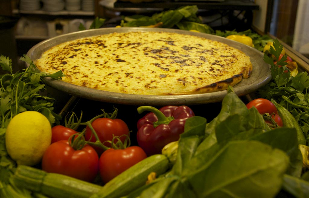 Farinata à découvrir à Sa Pesta, un monument de la culture culinaire de Gênes.