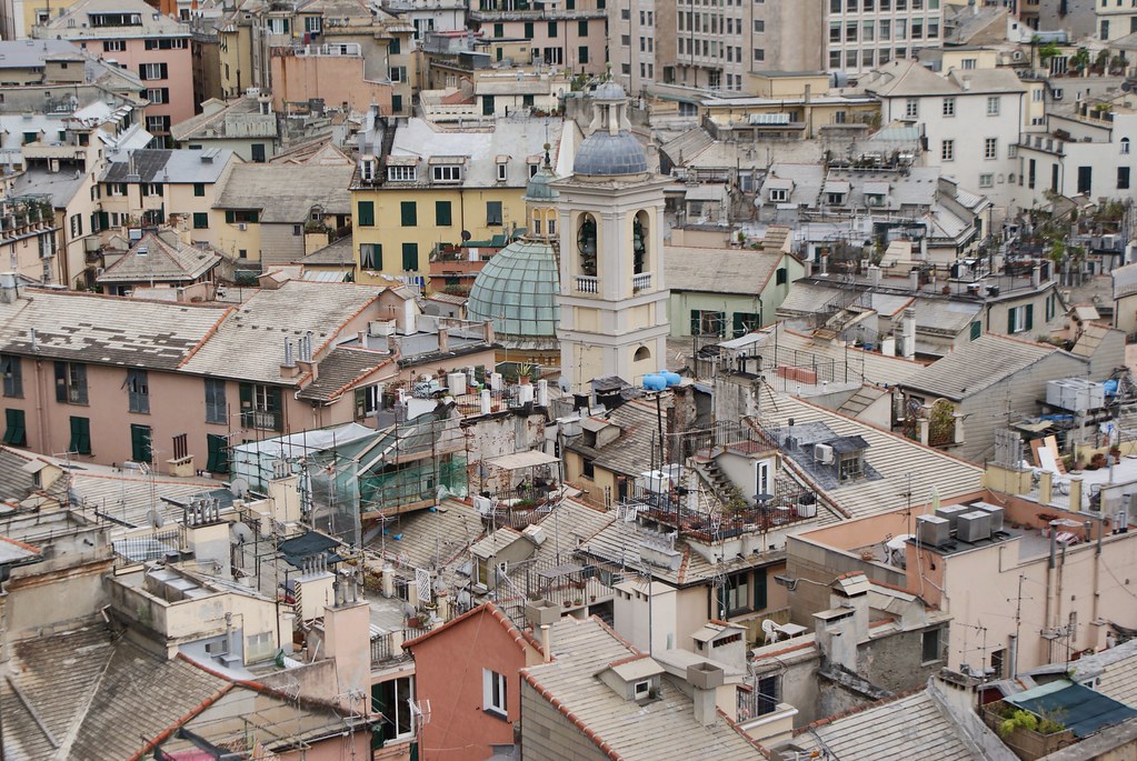 Vue plongeante sur la Vieille Ville de Gênes.