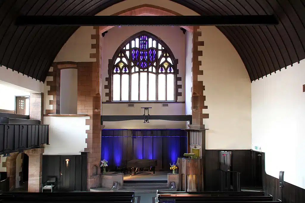 Nave de la Queen’s Cross Church dessiné par Mackintosh à Glasgow – Photo de Tony Hisgett