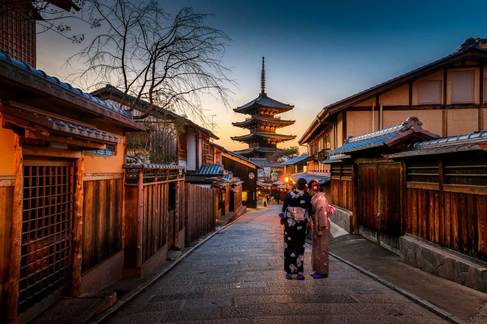 Grand voyage au Japon, ici à Kyoto. Photo de Sorasak / Unsplash.