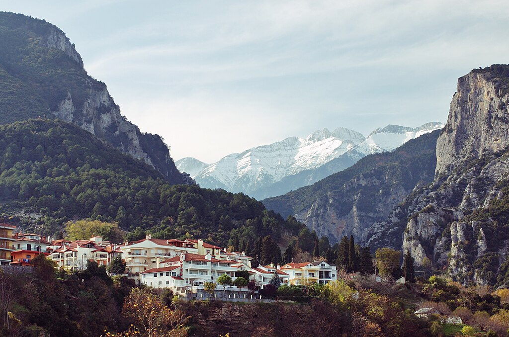 Mont Olympe en surplomb de Litochoro - Photo de E.asphyx - Licence ccby 3.0