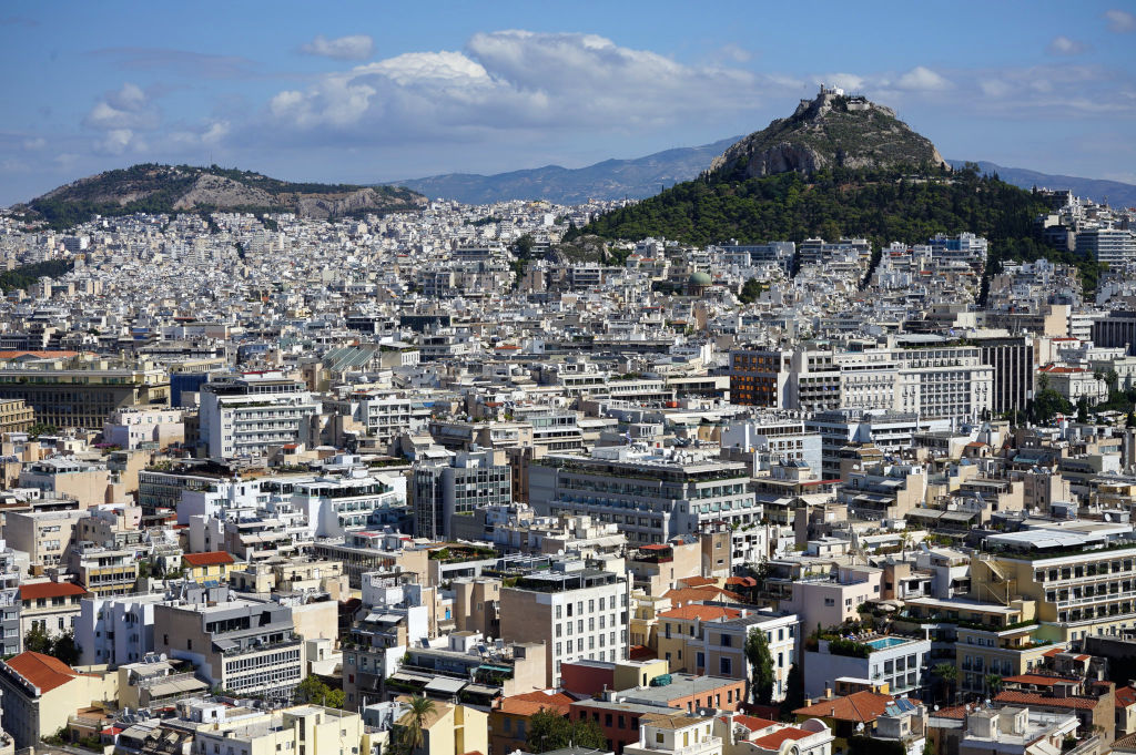 Vue sur le Mont Lycabette depuis la colline de l'Acropole en Grèce.