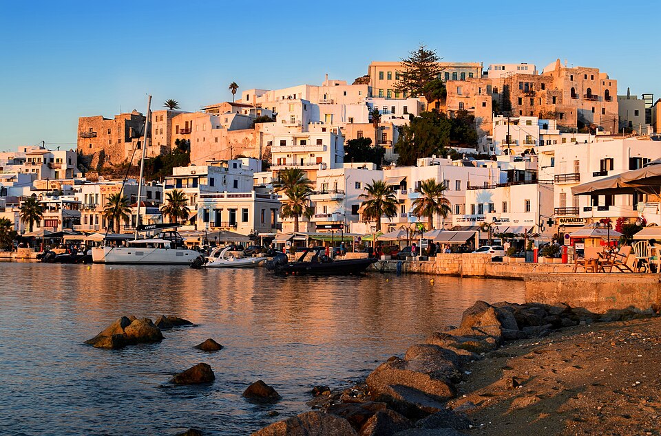 Vue d'un port de l'Île de Naxos en Grèce - Photo de Jocelyn Erskine Kellie - Licence ccbysa 2.0