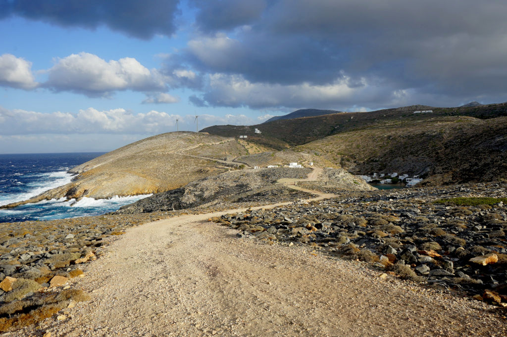 Paysage un brin lunaire autour du village de Cheronissos à Sifnos.