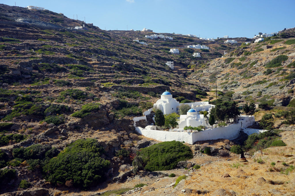 Vue sur la colline face à Kastro sur l'île de Sifnos.