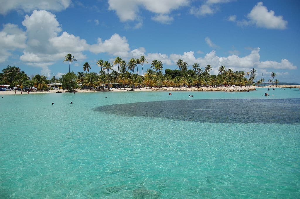 Plage de Saint Anne sur l'île de Grande Terre à la Guadeloupe - Photo de KoS - Licence CC BY SA 3,0, 2.5, 2.0, 1.0