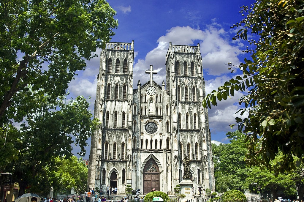 Monument : Façade de la cathédrale Saint Joseph à Hanoi - Photo de Bonjin/凡人[ラナ]